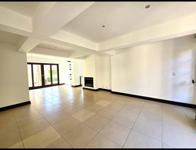 5 BEDROOM GOLF ESTATE FOR SALE IN BLUE VALLEY GOLF ESTATE